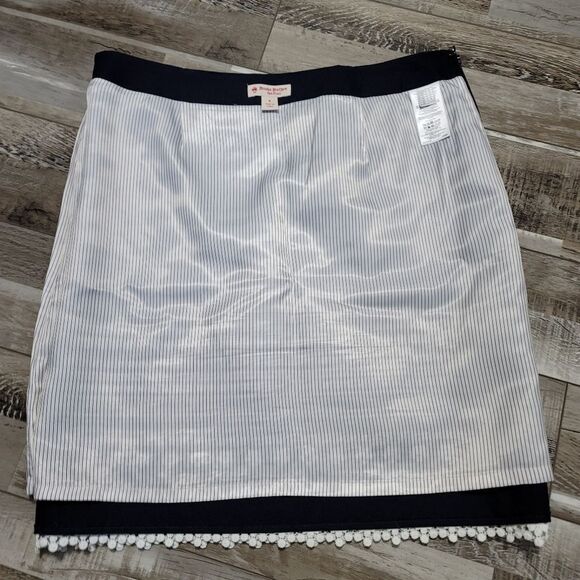 Brooks Brothers Navy Blue Mini Skirt Lace Trim Size 8 - Picture 3 of 8